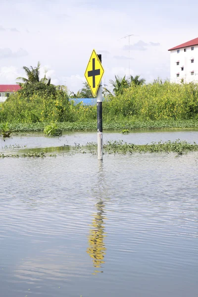 Verkehrszeichen im Wasser — Stockfoto