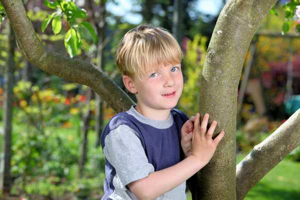 Ragazzo all'aperto — Foto Stock