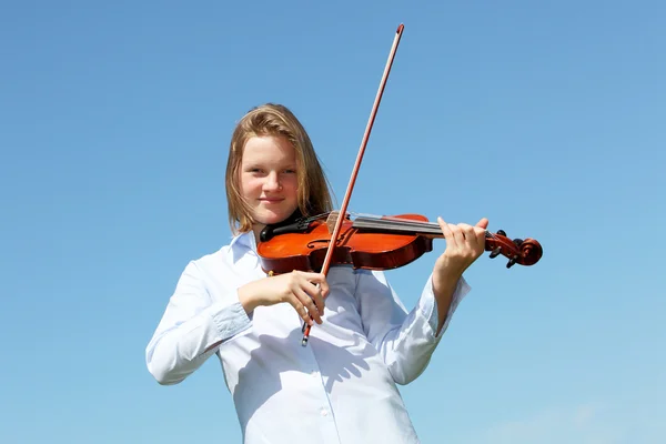 小提琴的女孩 — 图库照片