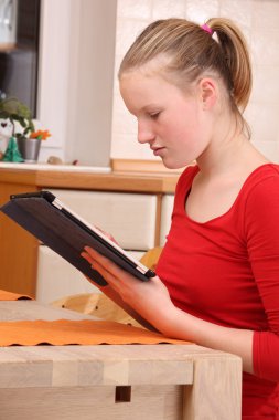 tablet pc ile kız