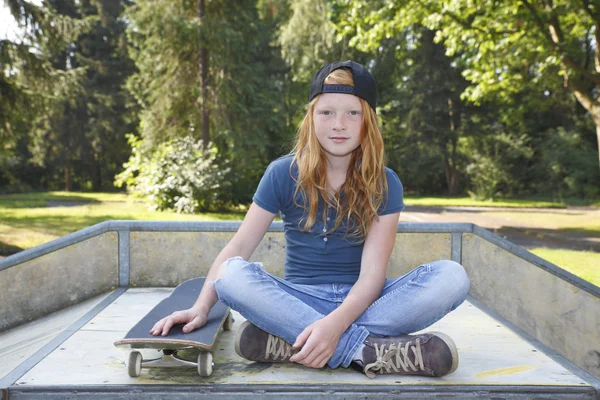 Skateboard girl — Stock Photo, Image