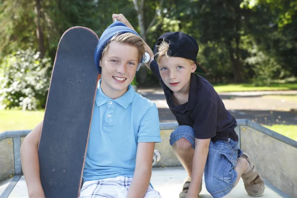 Τα παιδιά skateboard — Φωτογραφία Αρχείου