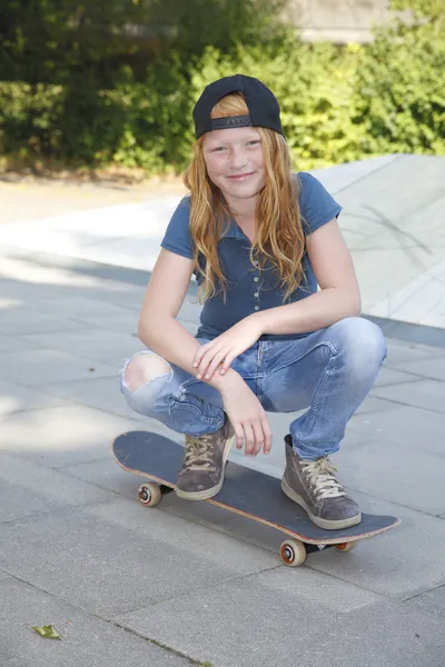 Κορίτσι skateboard — Φωτογραφία Αρχείου