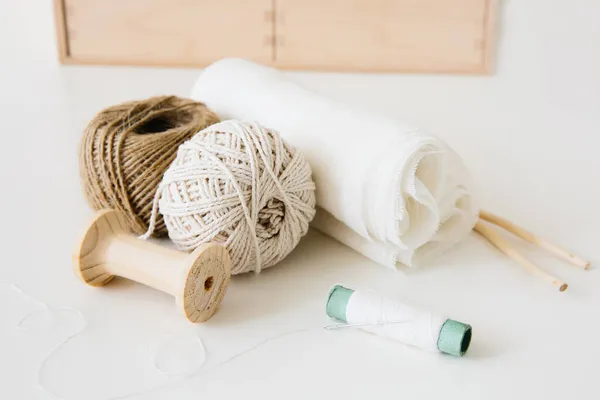 Accessories Sewing Handicraft Woolen Threads Fabric Cuts Needle Measuring Tape — Stock Photo, Image