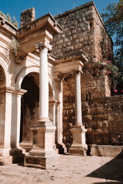 Hadrianus Kapısı eski şehir Antalya, Türkiye'nin görünümünü.