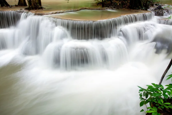 Waterval stroomt — Stockfoto