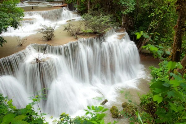 Tropikal yağmur ormanları şelale — Stok fotoğraf