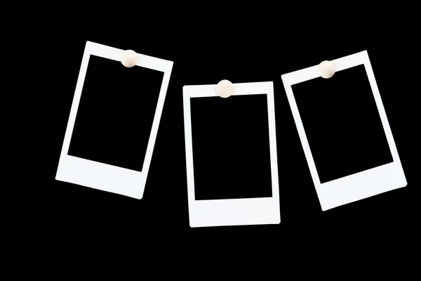 Изолированные пустые поляроидные рамки на черном фоне — стоковое фото