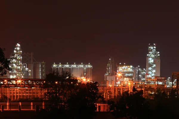Instalação de refinaria petroquímica de petróleo — Fotografia de Stock