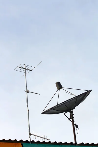 衛星放送受信アンテナ — ストック写真