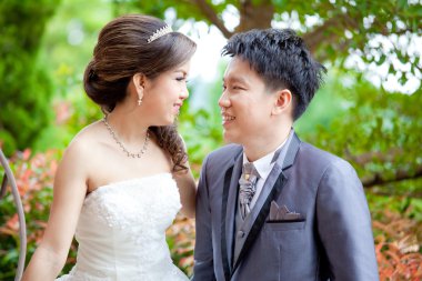 mutlu romantik yeni evli çiftler