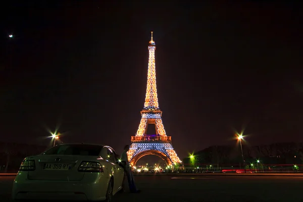 PARÍS - 20 DE ABR: Espectáculo de luces y luces de la Torre Eiffel —  Fotos de Stock