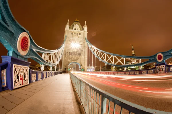 Tower Bridge 's nachts — Stockfoto