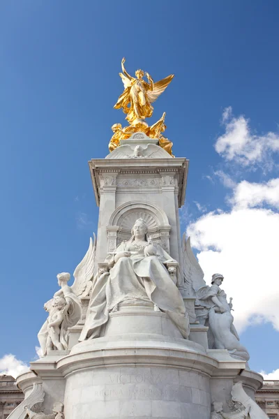 Королева Вікторія Меморіал статуя в Букінгемському палаці — стокове фото