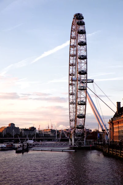 Μάτι του Λονδίνου από γέφυρα westminster — Φωτογραφία Αρχείου