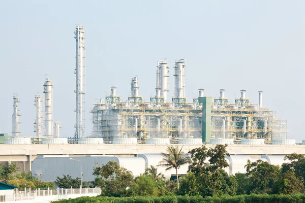 Raffinaderij plant met power generator — Stockfoto