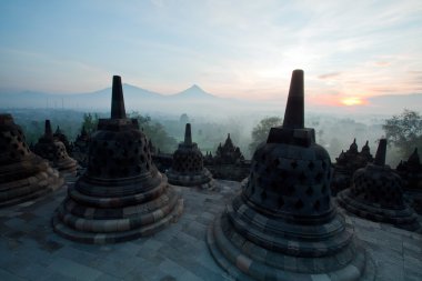Borobudur Tapınağı sabah gündoğumu