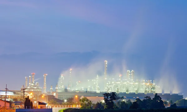 Refinaria de petróleo — Fotografia de Stock