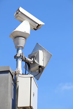 izole güvenlik kamerası veya mavi gökyüzü cctv