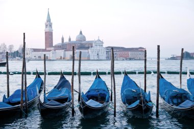 goldola tekne içinde grand canal Venedik İtalya'nın lagoo otopark