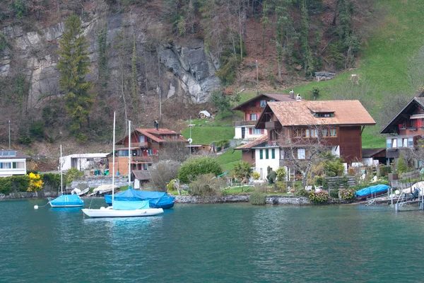 Vintage village around lake Thun, Suíça — Fotografia de Stock