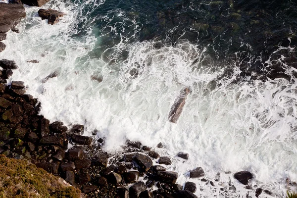 沿岸の海の波 — ストック写真