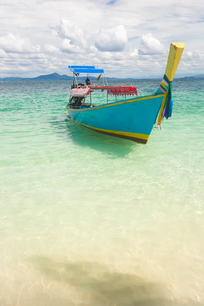 Long Tail Boat Praia tropical — Fotografia de Stock