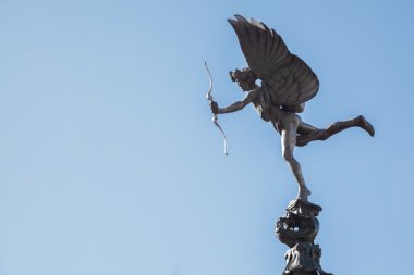 Eros aşk tanrısı heykeli Londra