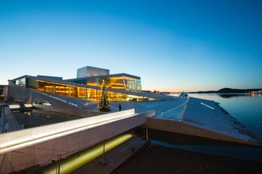 Oslo opera binası