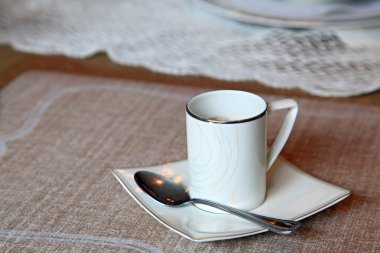 Beyaz fincan sıcak espresso kahve