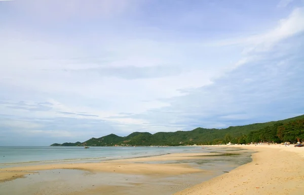 W lecie z jasne niebo plaży na Koh Samui — Zdjęcie stockowe