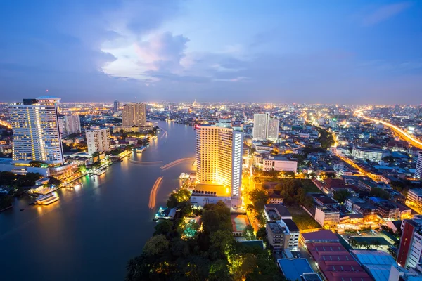 Bangkok alacakaranlıkta manzarası