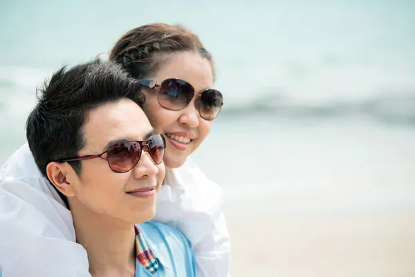 Paren dating op strand — Stockfoto