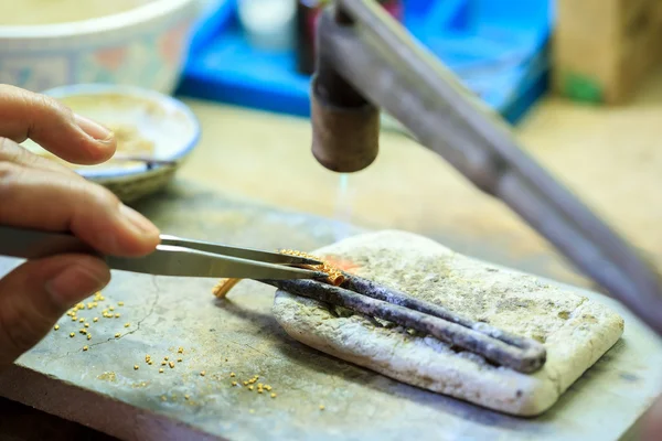 Goldsmith working — Stock Photo, Image