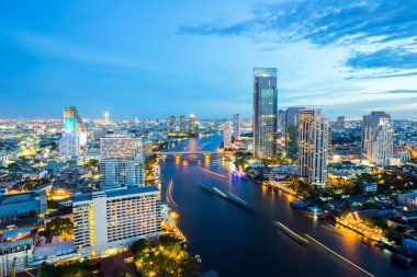 Bangkok alacakaranlıkta manzarası