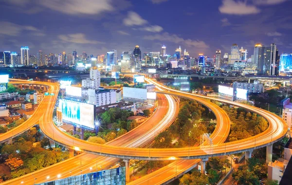 Bangkok centro Skyline à noite — Fotografia de Stock