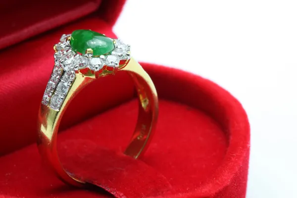 Diamantring aus Jade — Stockfoto