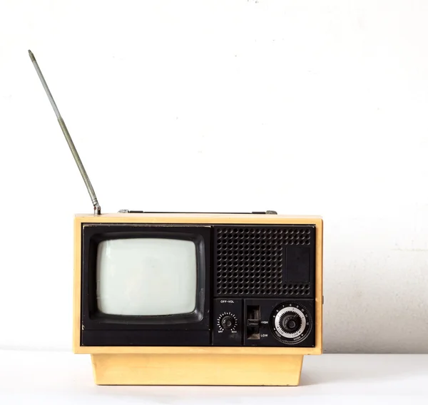 Vintage TV amarela — Fotografia de Stock