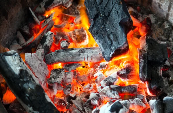 Spalanie węgla drzewnego — Zdjęcie stockowe