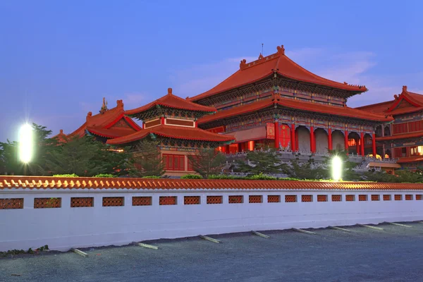 Tempio del Drago cinese a Bangkok Thailandia al tramonto — Foto Stock