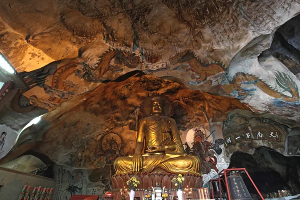 Goldene Buddha-Statue — Stockfoto