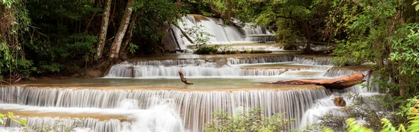 Panorama tropial waterval — Stockfoto