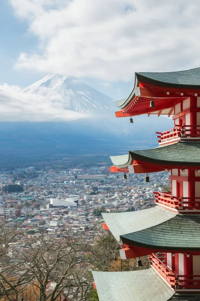 Pagoda rossa con montagna Fuji Giappone — Foto Stock