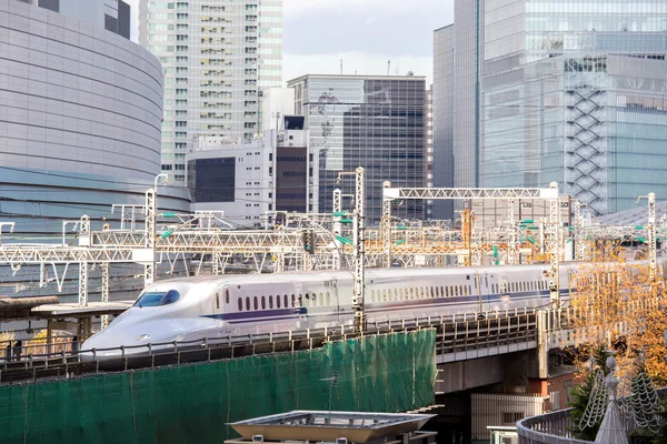 Tóquio ferrovia com skyline — Fotografia de Stock