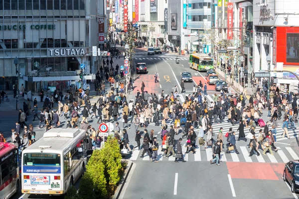 Pedestrians cross at Shibuya Tokyo — Stock Photo, Image