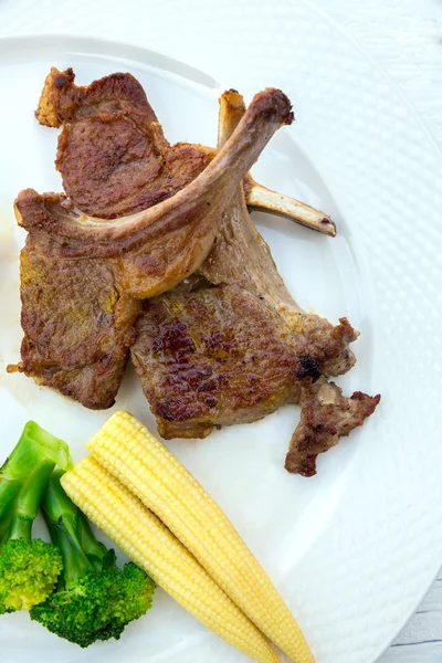 Carne de cordero a la parrilla — Foto de Stock