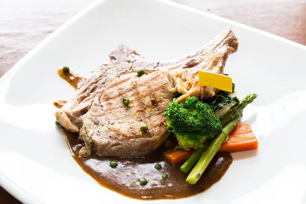 Gegrilde pork chop — Stockfoto