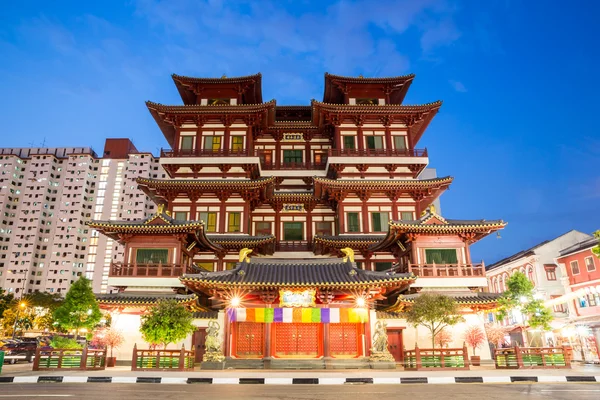 Singapur buddha zubu relic chrám za soumraku — Stock fotografie