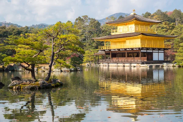 Kinkakuji tempel — Stockfoto