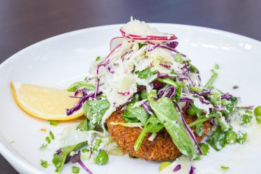 tavuk göğsü salatası ile